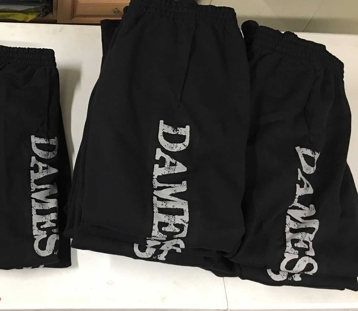 Screen printing sweatpants for the Dames